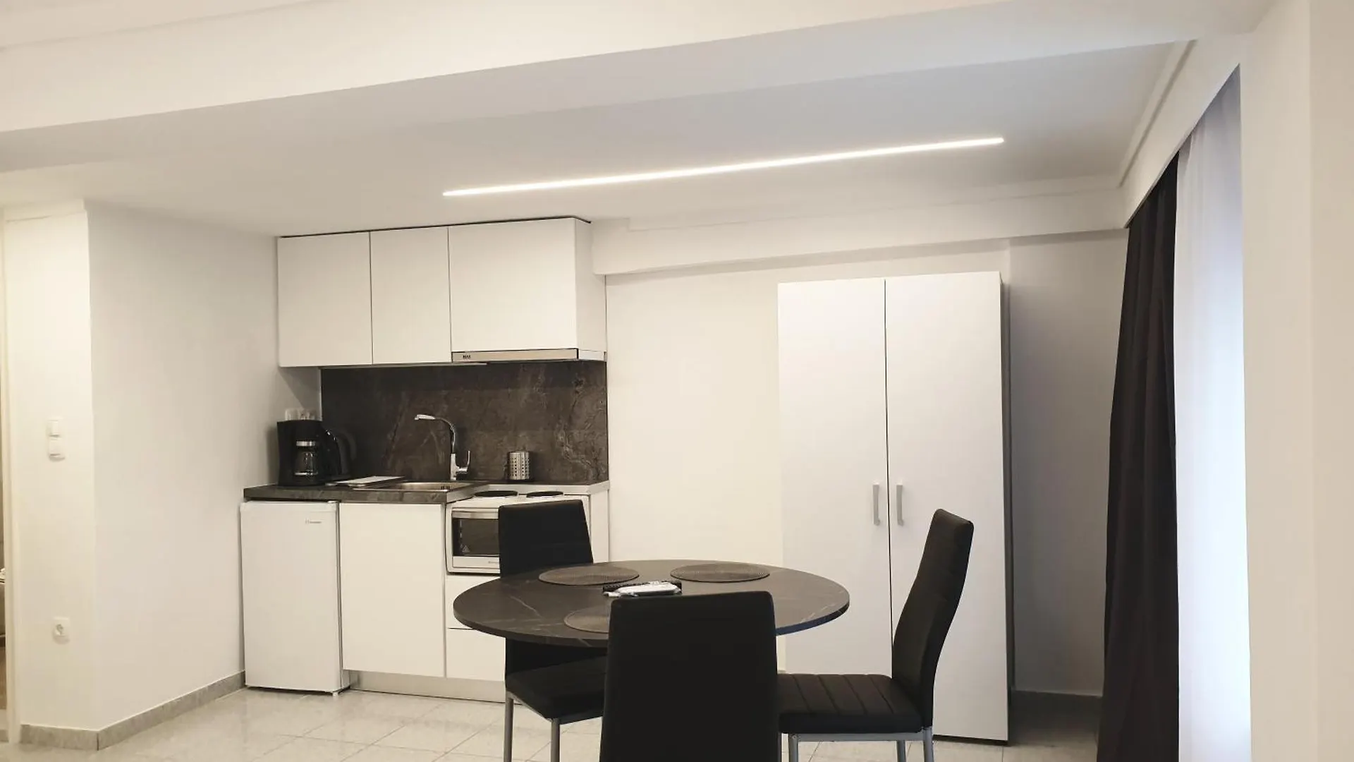 Eantos Studios And Suites Peraía
